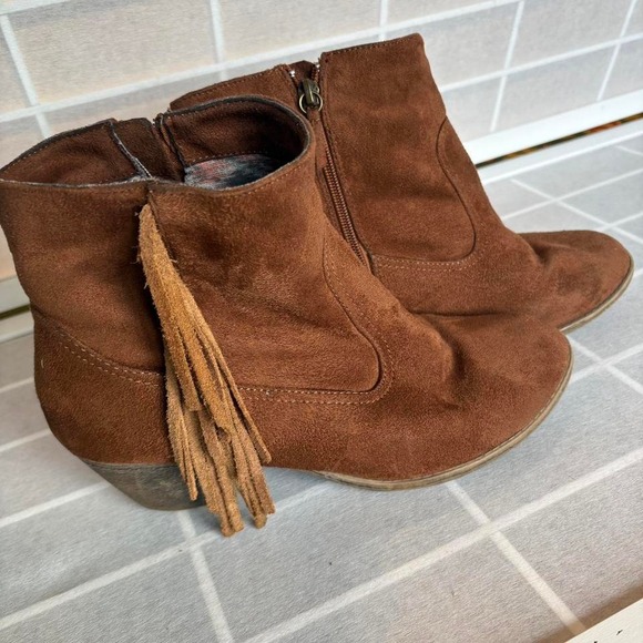 Shoes - Westernwear Equestrian fringe Brown‎ suede ankle boots booties w/ tassels siz 10